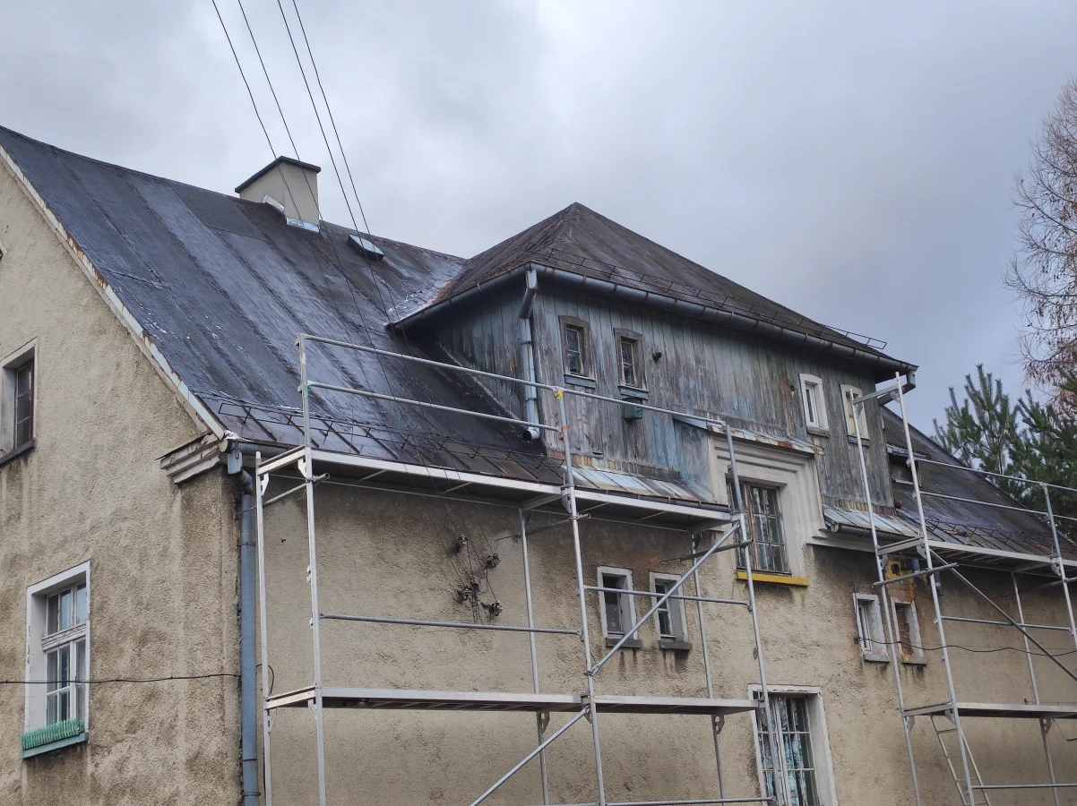 Remont dachu - Sportowa 7 w Mieroszowie