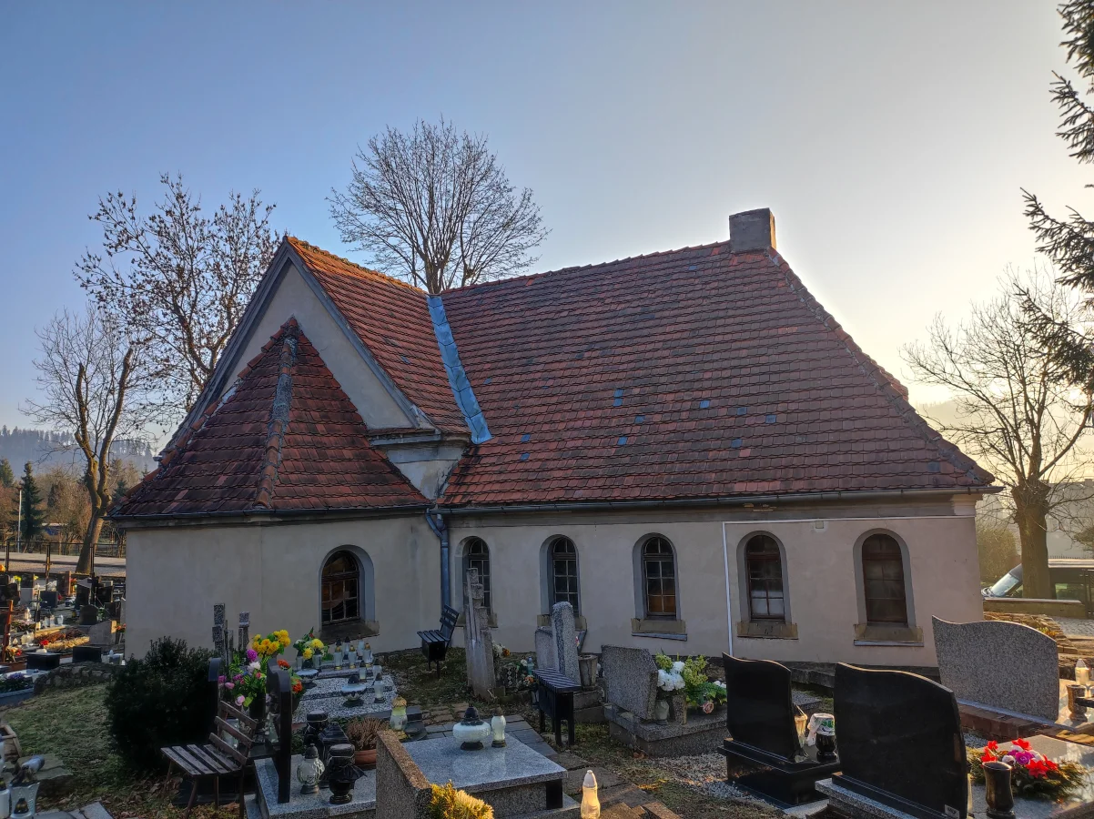 Remont dachu i elewacji - Kaplica w Mieroszowie