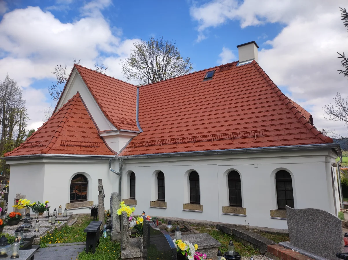 Remont dachu i elewacji - Kaplica w Mieroszowie