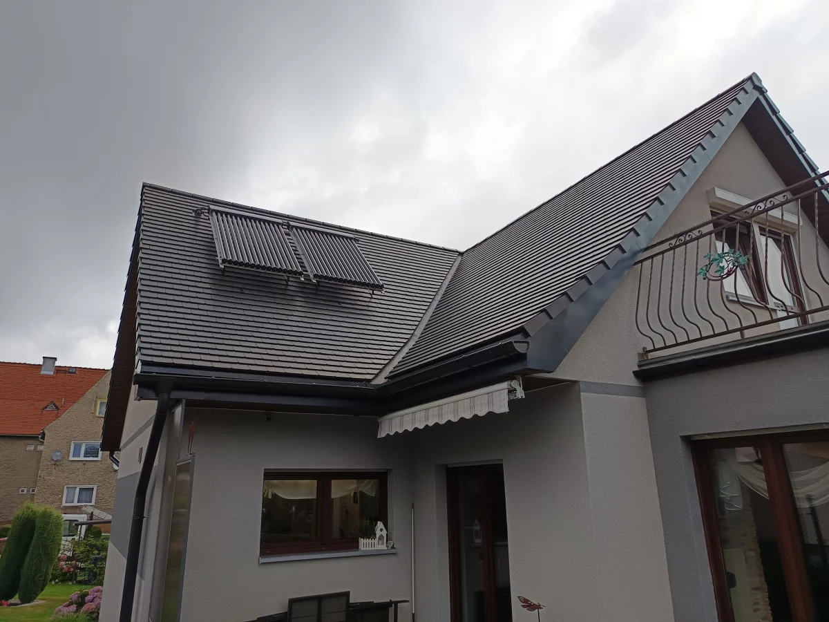 Wymiana pokrycia dachowego w domu jednorodzinnym