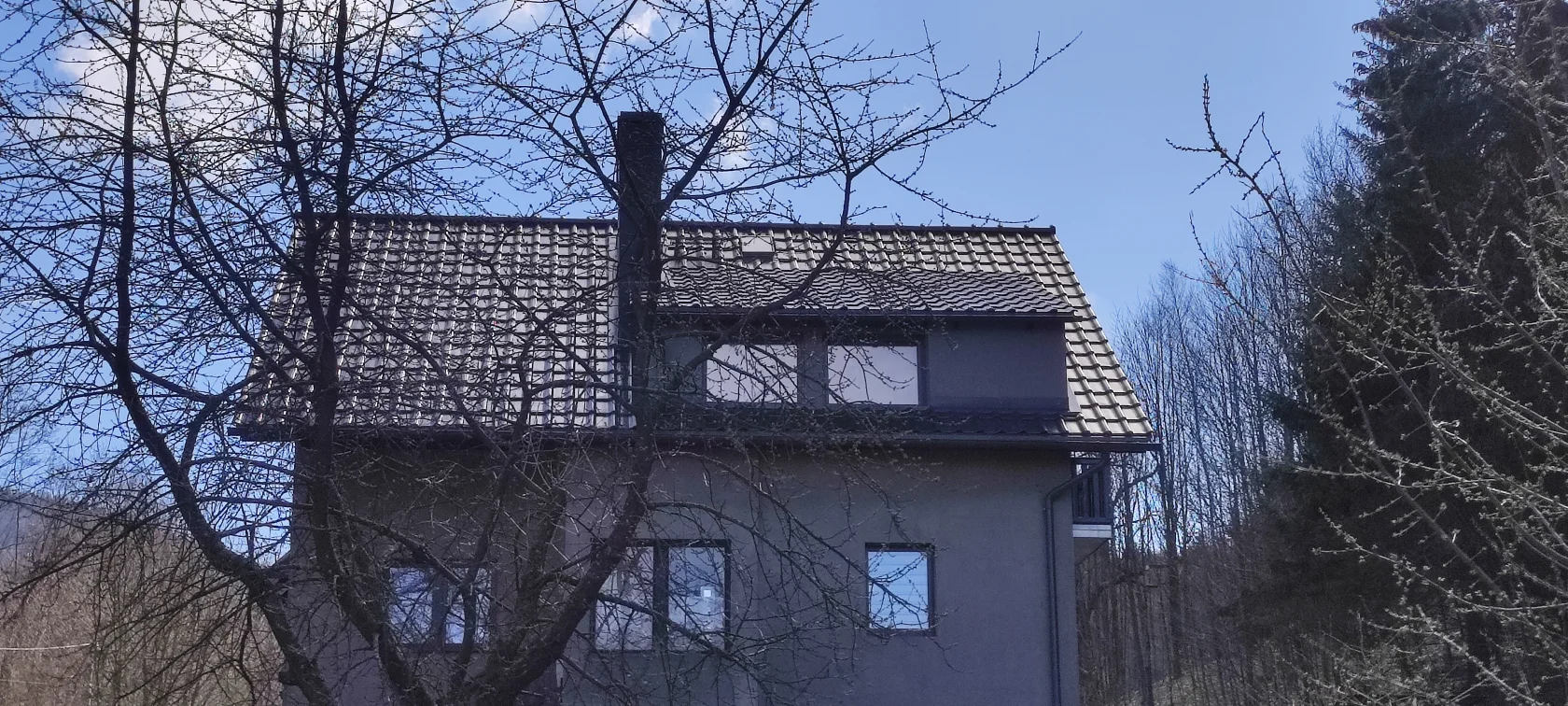 Wymiana pokrycia dachowego w domu jednorodzinnym