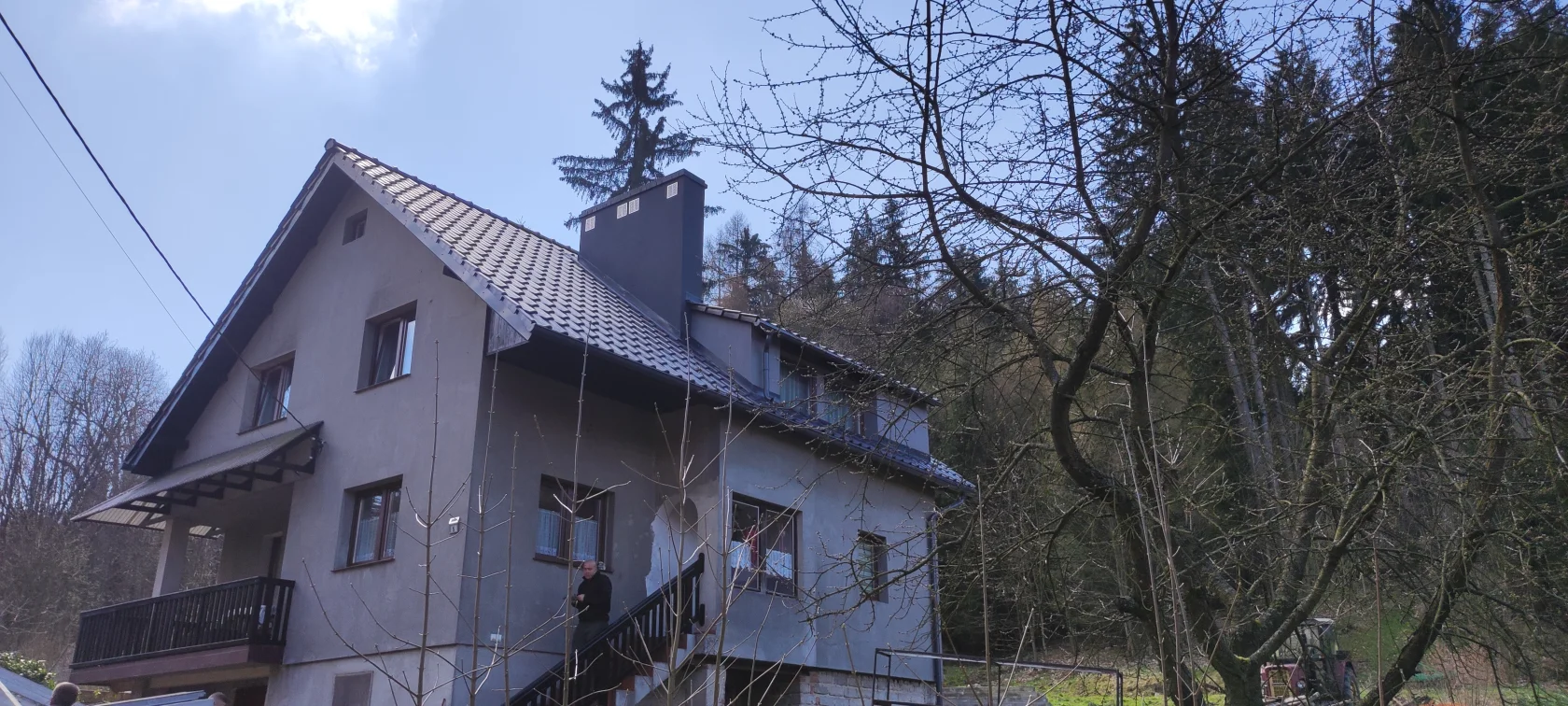 Wymiana pokrycia dachowego w domu jednorodzinnym